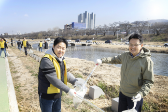 오비맥주 청주공장, ‘세계 물의 날’ 맞아 하천 정화 활동 펼쳐